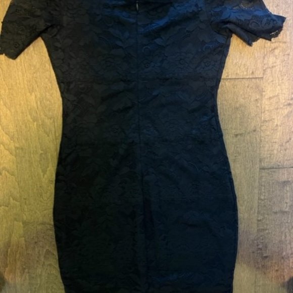 SHORT BLACK LACE GUESS DRESS SIZE SMALL NEVER WORN - Picture 4 of 4